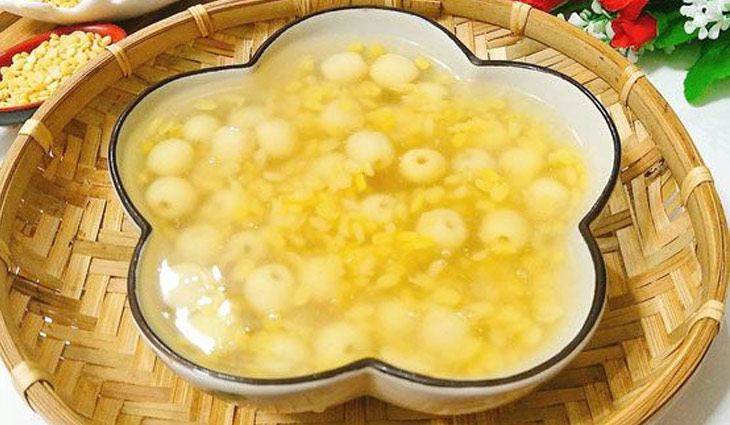 Bài thuốc trị mất ngủ bằng đậu xanh nấu hạt sen