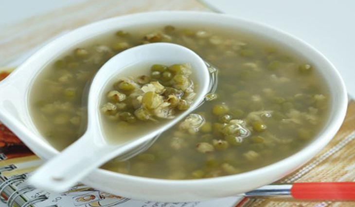 Chữa mất ngủ hiệu quả bằng đậu xanh nấu đường phèn