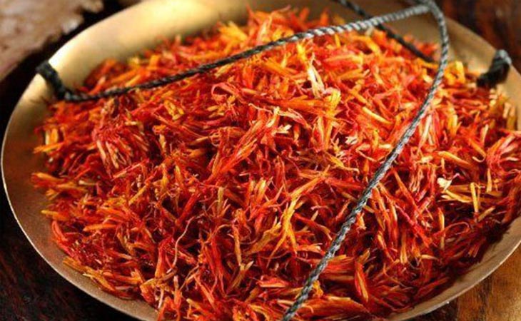 Bài thuốc điều trị đau bụng kinh từ hồng hoa hiệu quả