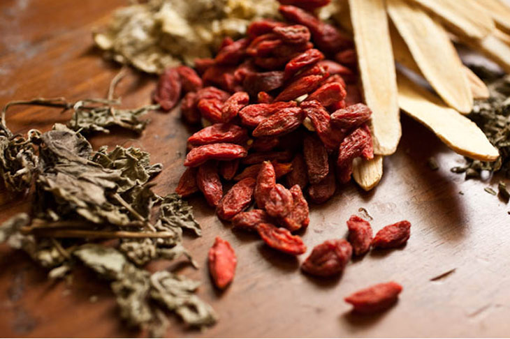 Những điều cần biết trước khi sử dụng các bài thuốc Đông y trị rong kinh Những điều cần biết trước khi sử dụng các bài thuốc Đông y trị rong kinh