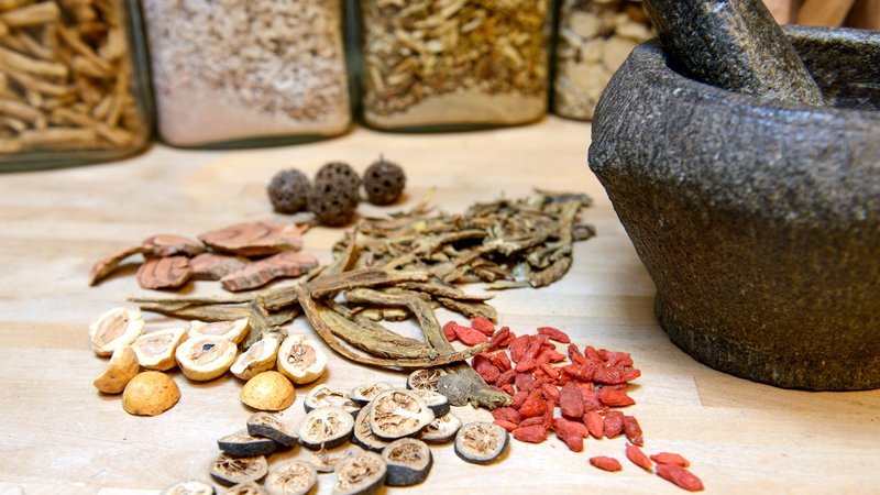 Chữa bướu cổ bằng Đông y thường sẽ tập trung vào hai thể chính là đàm thấp và khí trệ Chữa bướu cổ bằng Đông y thường sẽ tập trung vào hai thể chính là đàm thấp và khí trệ