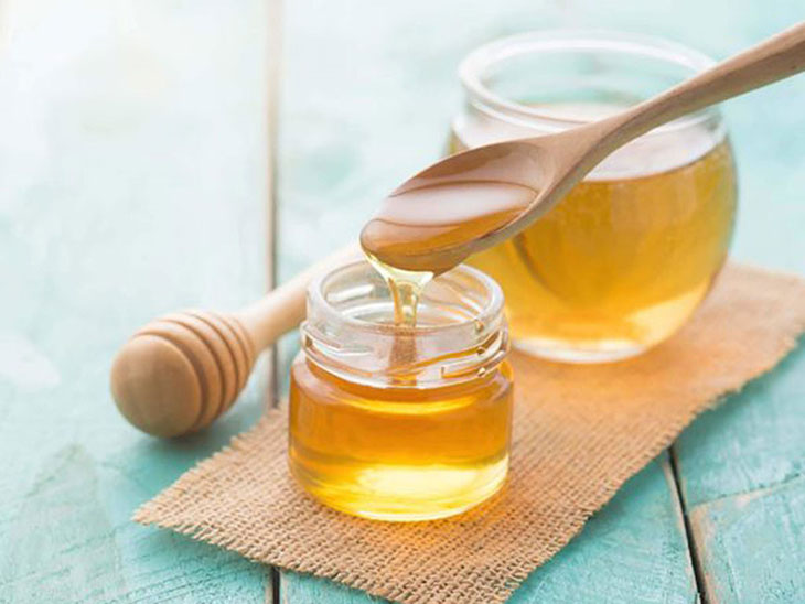 Uống mật ong mang lại nhiều lợi ích với việc điều trị bệnh dạ dày