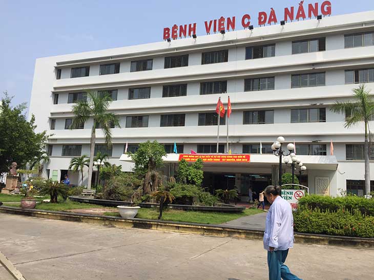 Toà bệnh viện C Đà Nẵng màu trắng