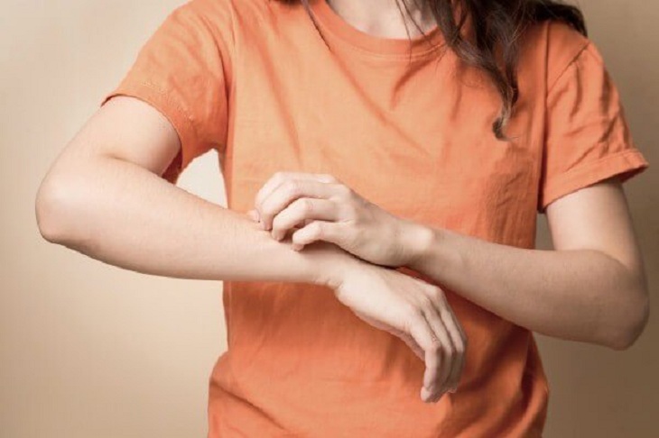 Ngứa khắp người do thay đổi thời tiết