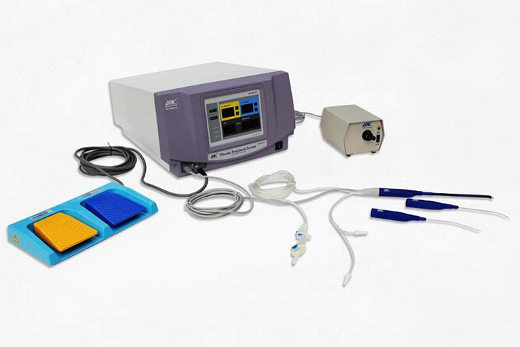 Chuẩn bị máy móc, dụng cụ đầy đủ trước khi tiến hành thủ thuật