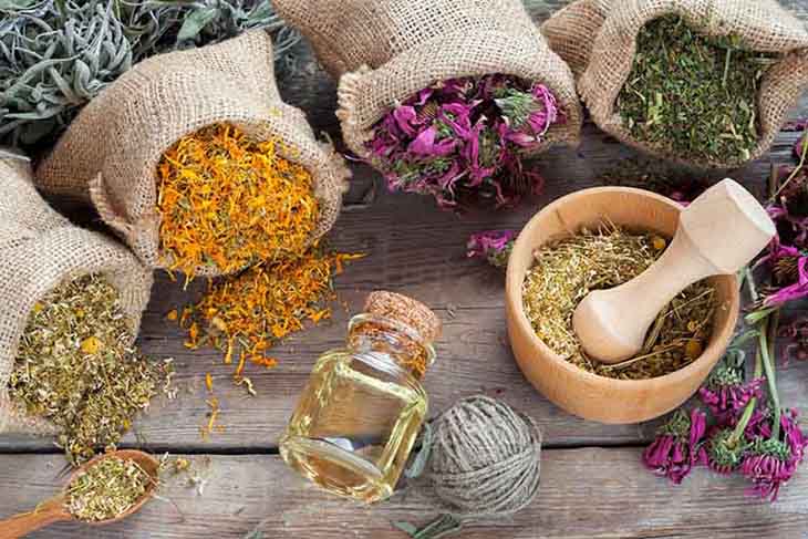 Lưu ý trong quá trình điều trị bằng mẹo dân gian để đảm bảo an toàn và hiệu quả 
