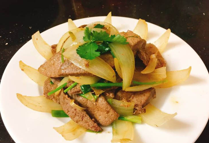 Gan heo nướng hành tây