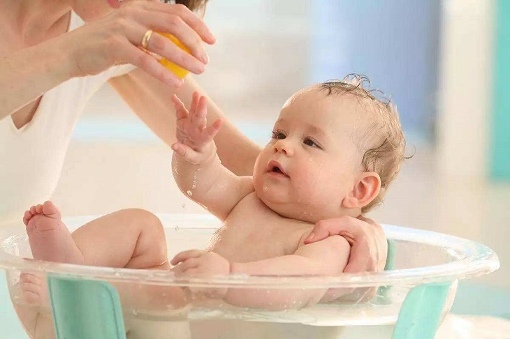 Nổi mề đay kiêng tắm là quan niệm hoàn toàn sai lầm