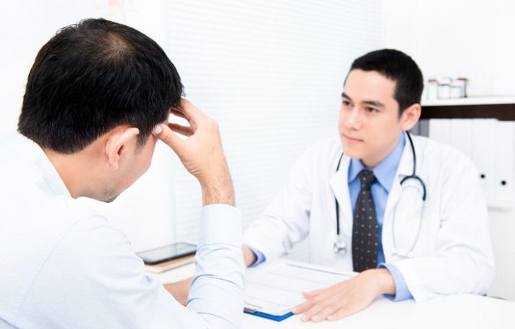 Thăm khám, áp dụng phác đồ điều trị của chuyên gia sẽ giúp loại bỏ bệnh tận gốc