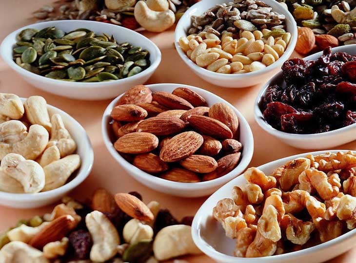 Bé không nên ăn đồ ăn khô cứng khi bị viêm amidan