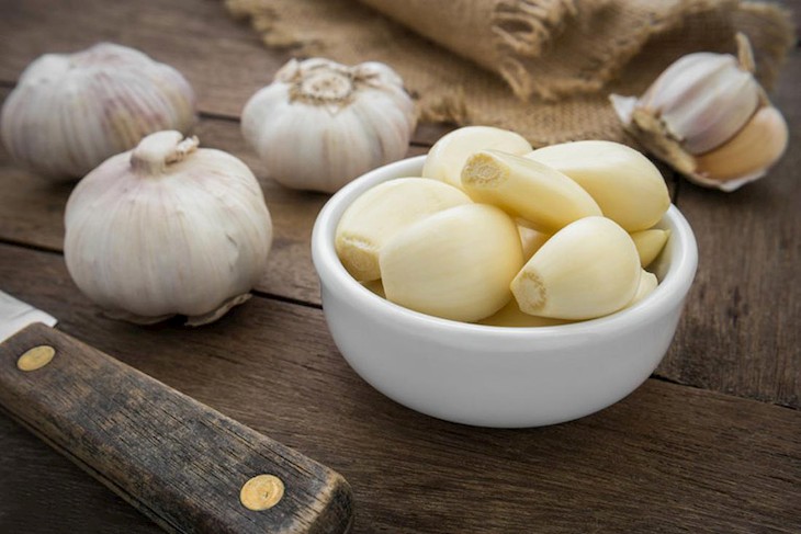 Sử dụng tỏi giúp giảm nhanh các triệu chứng do viêm họng mãn tính