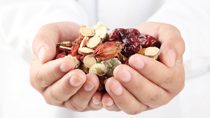 Theo Đông y, muốn trị khỏi bệnh phải bắt nguồn từ những căn nguyên nằm sâu trong cơ thể Theo Đông y, muốn trị khỏi bệnh phải bắt nguồn từ những căn nguyên nằm sâu trong cơ thể