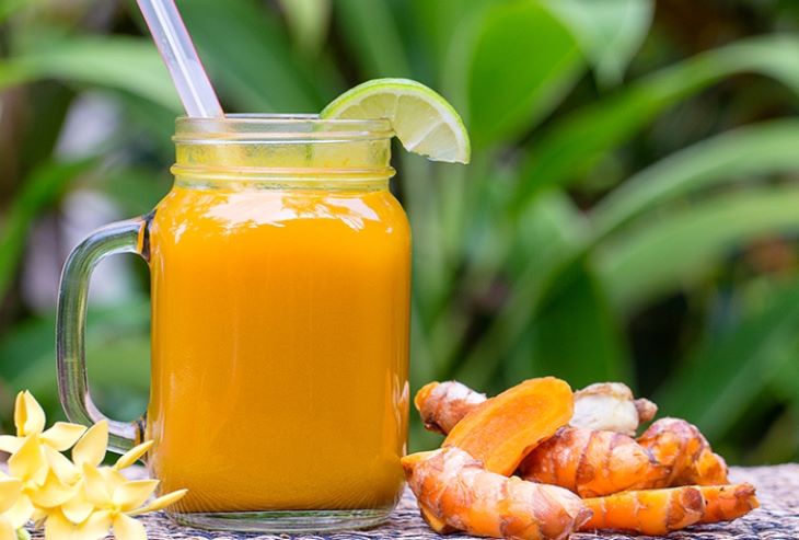 Chữa viêm đại tràng bằng mật ong pha tinh bột nghệ là cách làm tiện lợi và dễ sử dụng