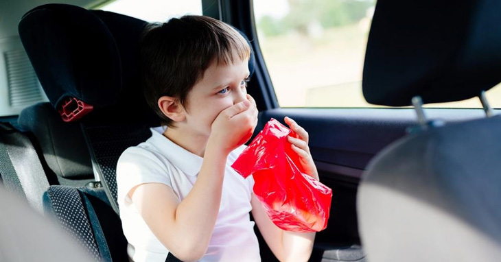 Cha mẹ cần nhận biết dấu hiệu và đưa bé đi thăm khám sớm