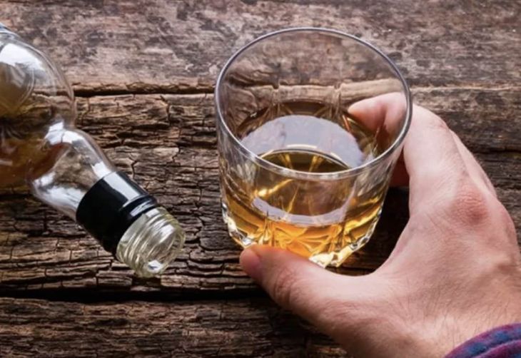 Thường xuyên uống cà phê hay trà đặc có thể gây khó ngủ