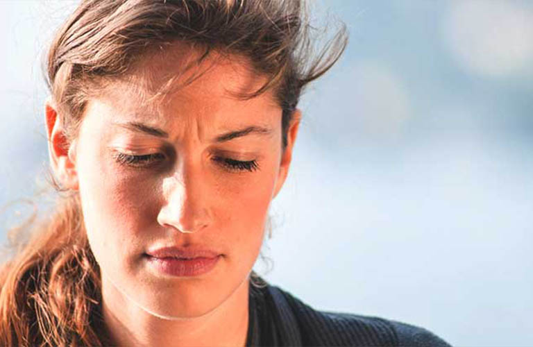 Nắng nóng làm tổn thương da mặt Nắng nóng làm tổn thương da mặt