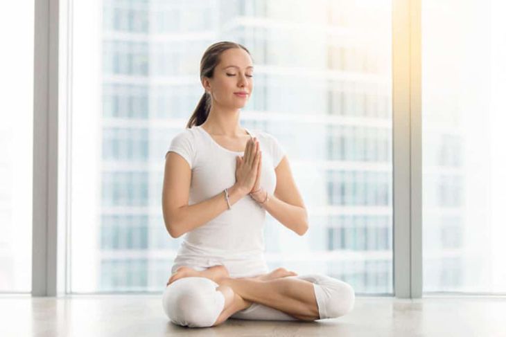 Ngồi thiền là cách trị mất ngủ tại nhà khá hiệu quả