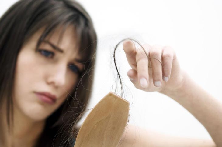 Mất ngủ gây rối loạn nội tiết tố gây tình trạng rụng tóc