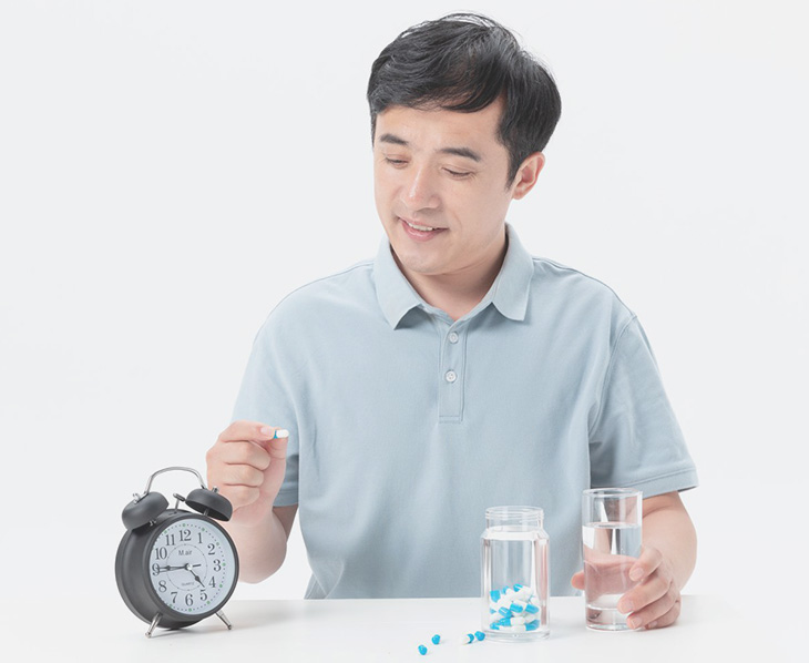 Uống thuốc đúng giờ nhằm mang lại hiệu quả cao Uống thuốc đúng giờ nhằm mang lại hiệu quả cao