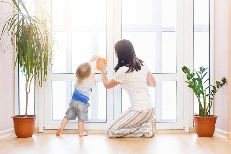 Giữ môi trường sống thông thoáng, sạch sẽ giúp phòng bệnh mề đay cho trẻ