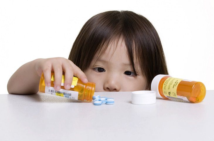 Trị bệnh viêm tai giữa cho trẻ bằng Tây y