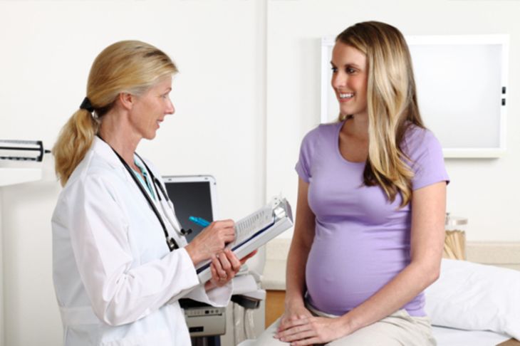 Bà bầu bị rối loạn tiền đình nên tìm gặp bác sĩ để được tư vấn