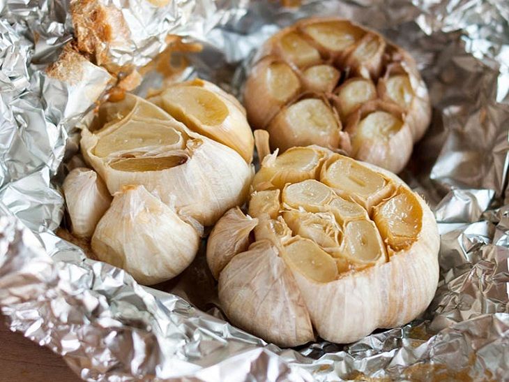 Ăn tỏi nướng là bài thuốc chữa bệnh khá hay
