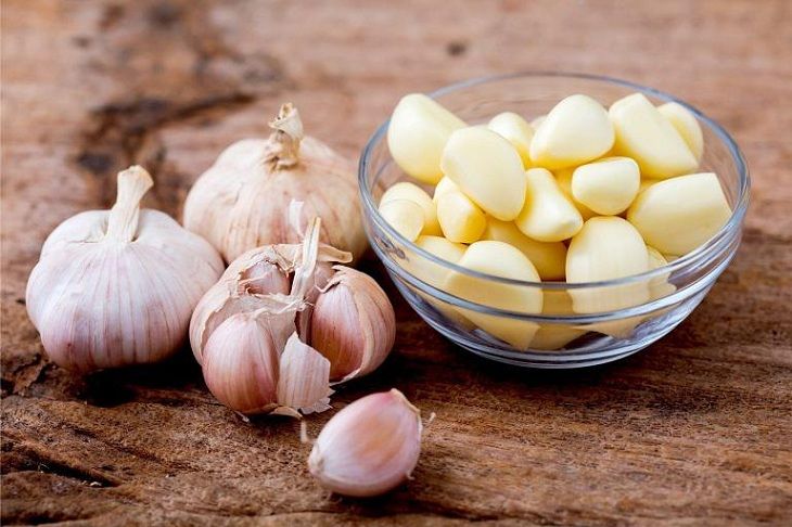 Tỏi có khả năng chống viêm, diệt khuẩn khá tốt