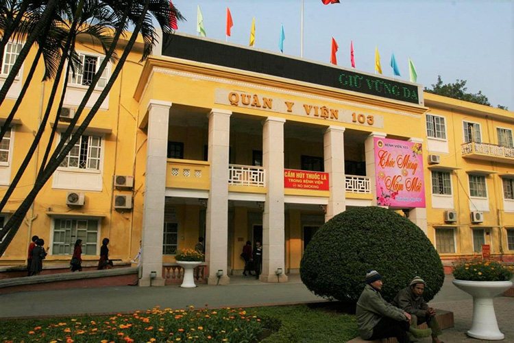 Viện 103 là một trong những bệnh viện đi đầu trong áp dụng những kỹ thuật cao để mổ thoát vị đĩa đệm.