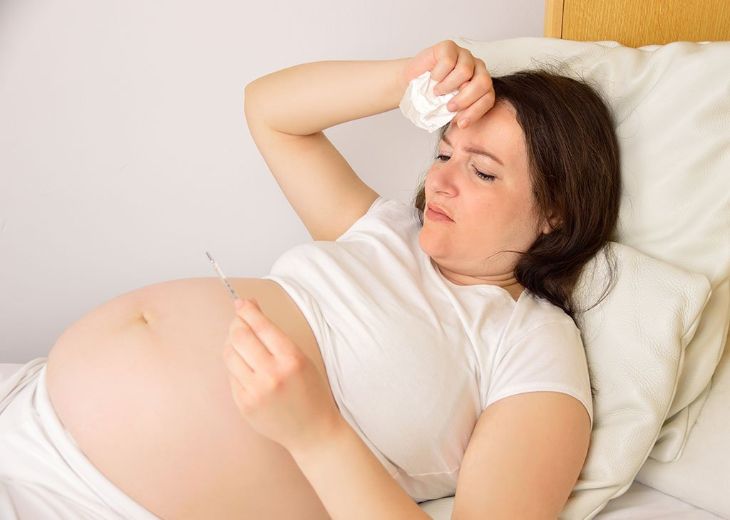 Thường xuyên mất ngủ khiến mẹ mệt mỏi, dễ cáu gắt