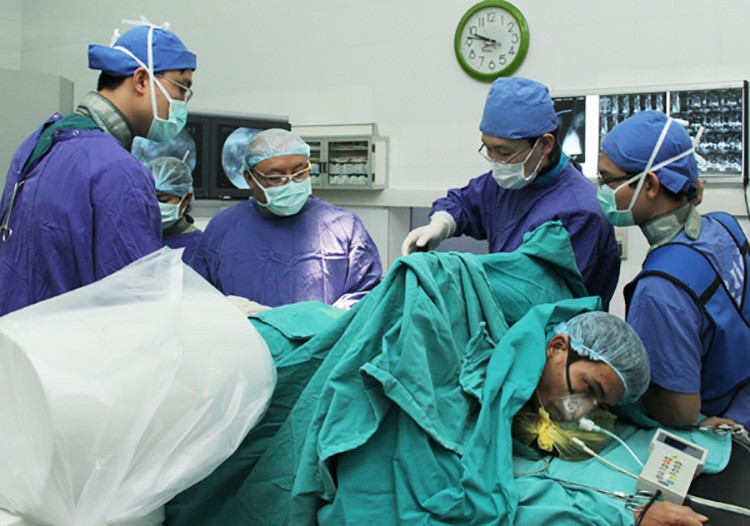 Tùy tình trạng bệnh bác sĩ sẽ tư vấn chỉ định kỹ thuật mổ phù hợp.