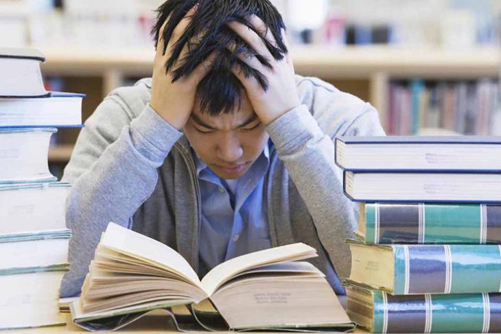 Thường xuyên căng thẳng, mệt mỏi cũng là một nguyên nhân chính gây bệnh 