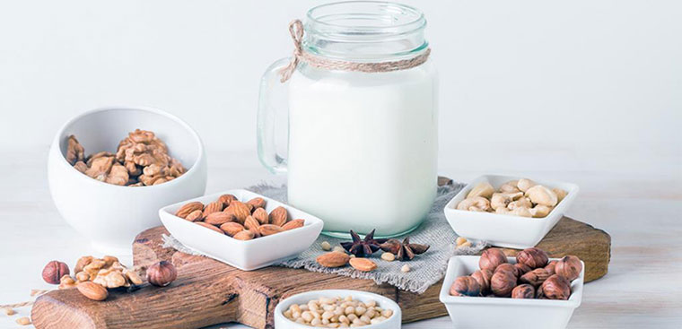 Một số loại sữa hạt như sữa hạt óc chó, hạnh nhân...sẽ rất tốt cho sức khỏe