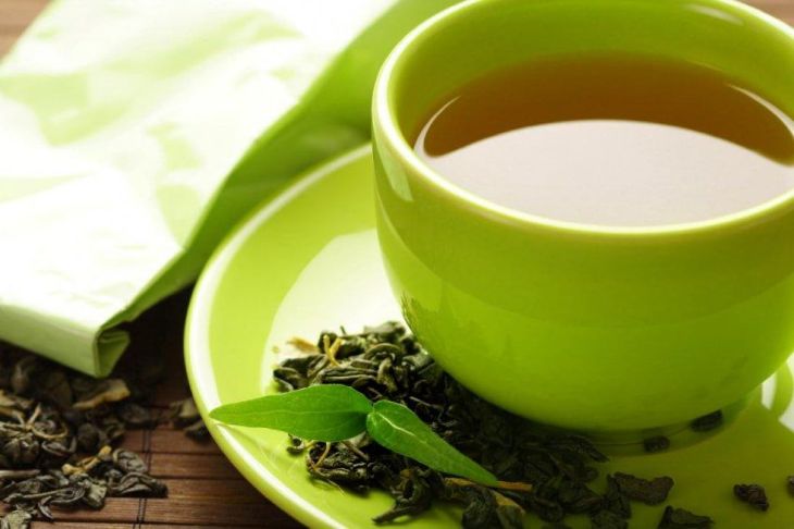 Trà tâm sen kết hợp mật ong dễ uống, giúp an thần, trị chứng khó ngủ