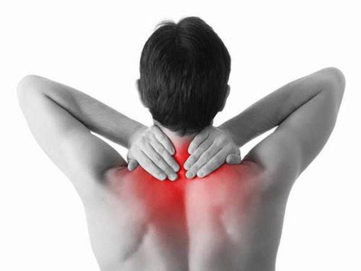 Các cơn đau mỏi phần vai gáy gây mất ngủ có thể là dấu hiệu cảnh báo sớm bệnh xương khớp