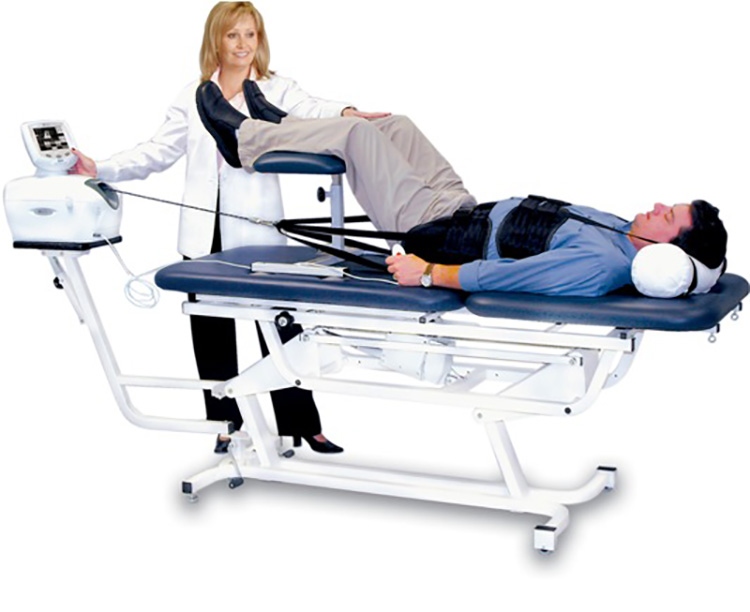 Sử dụng lực kéo giãn cột sống hoặc một đoạn cột sống tổn thương theo một lực và thời gian phù hợp.