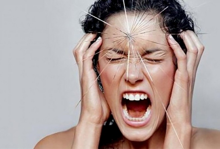 Viêm xoang trán gây đau đầu và ảnh hưởng nhiều đến cuộc sống hàng ngày