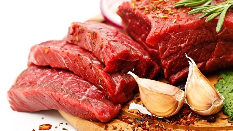 Bệnh nhân gai cột sống nên hạn chế ăn thịt đỏ