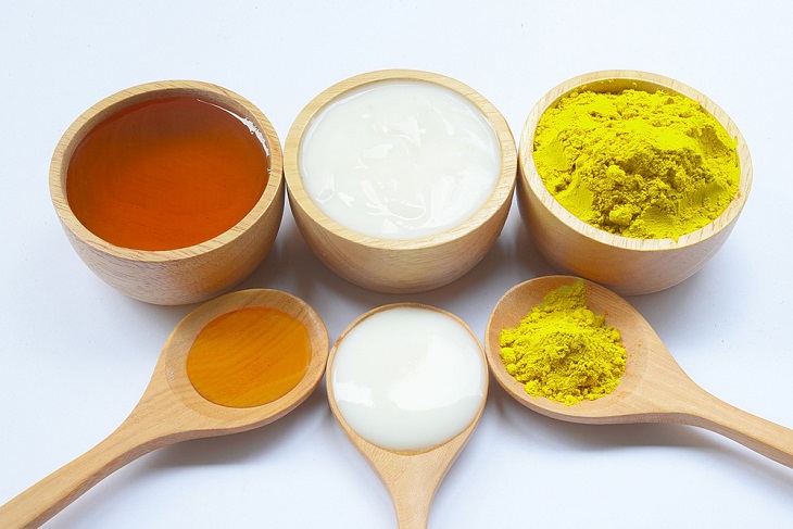 Sữa chua và tinh bột nghệ giúp mẹ bầu giảm nhanh triệu chứng đau dạ dày