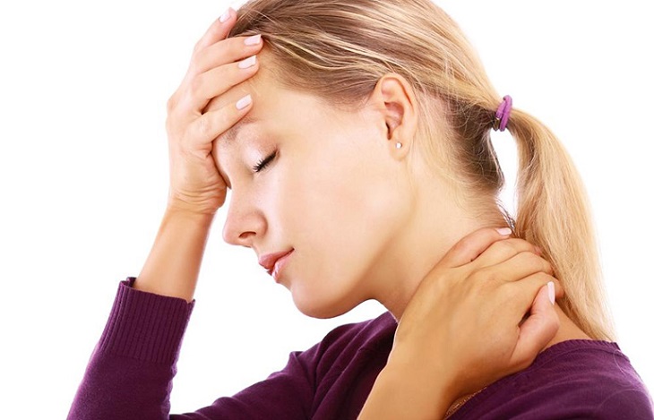 Đau đầu mỏi cổ có thể đi kèm với một số triệu chứng khác như hoa mắt, chóng mặt