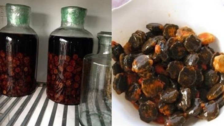 Hạt gấc ngâm với rượu trắng sau đó dùng rượu gấc để xoa bóp sẽ giúp cải thiện các cơn đau mỏi hiệu quả