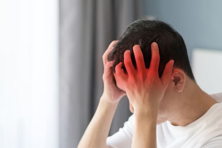 Đau đầu vào ban đêm không chỉ ảnh hưởng đến sinh hoạt hàng ngày mà còn gây ra nhiều hệ lụy nguy hiểm