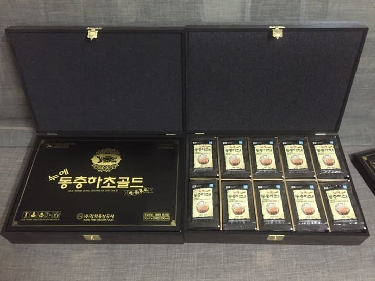 Có rất nhiều loại đông trùng hộp gỗ đang được bán trên thị trường Có rất nhiều loại đông trùng hộp gỗ đang được bán trên thị trường