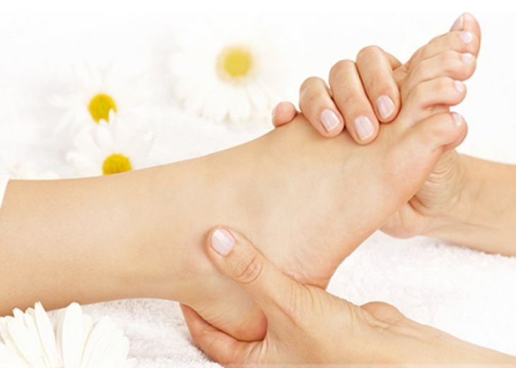 Thường xuyên massage chân tay giúp kích thích lưu thông máu trong cơ thể