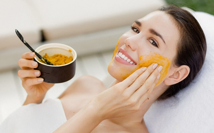 Đây là nguyên liệu nổi tiếng với tác dụng làm trắng da, trị mụn, nám da hiệu quả