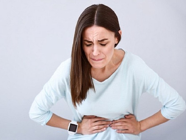 Có thể đun rễ sim thành nước uống để điều trị bệnh đau dạ dày