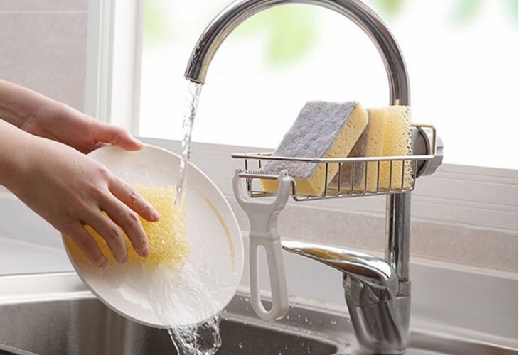 Tiếp xúc nhiều với hóa chất tẩy rửa là nguyên nhân quan trọng