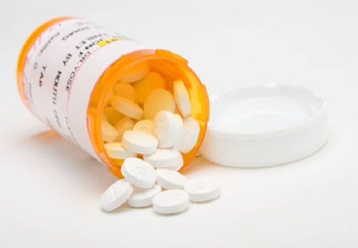 Trong giai đoạn phát bệnh ban đầu, bác sĩ sẽ chỉ định thuốc Prednisolon (Corticoid) cho người bệnh Trong giai đoạn phát bệnh ban đầu, bác sĩ sẽ chỉ định thuốc Prednisolon (Corticoid) cho người bệnh