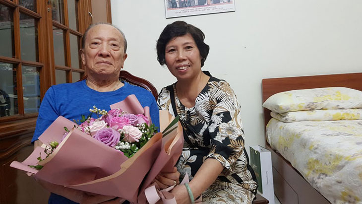 GS Tài Thu cùng học trò "cưng" - BS Doãn Hồng Phương