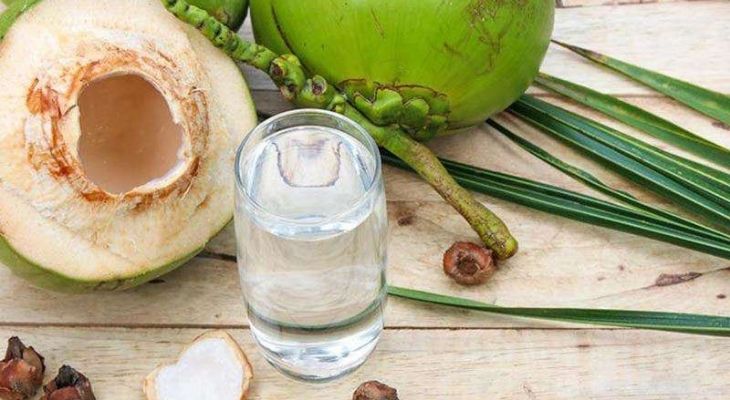 Uống nước dừa nguyên chất là cách chữa bệnh gút rất hiệu quả